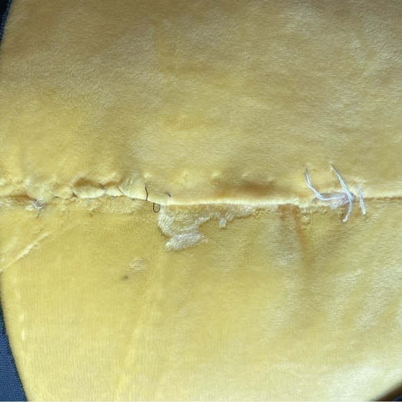 Despicable Me Halloween Dracula Minion Plush. LARGE - Picture 8 of 13